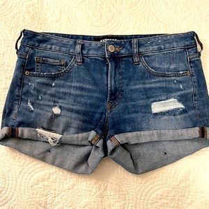 EXPRESS Stretch Distressed Cuffed Mid-rise Denim Shorts size 8